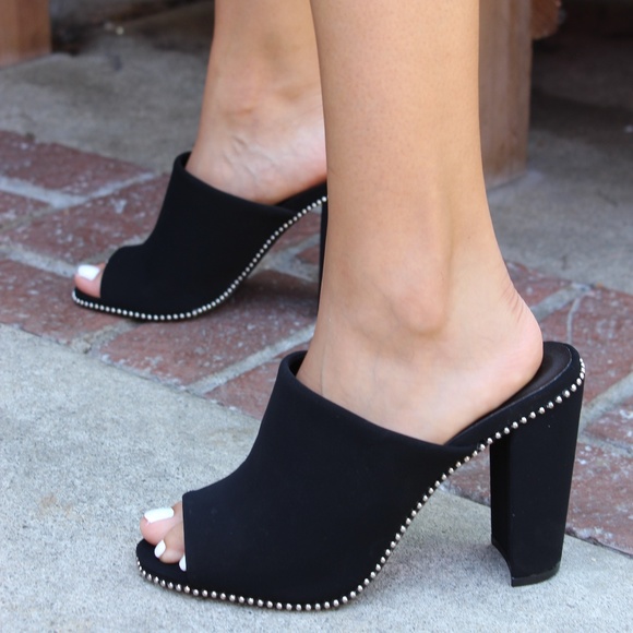 Shoes - 🚨LAST PAIR!//The Tess// Black studded Mule